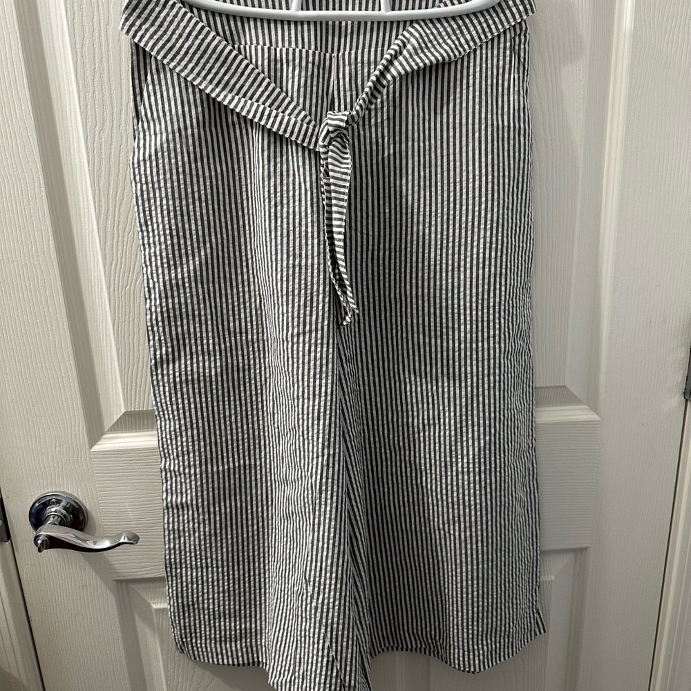 BCBGeneration Striped Black and White Women's Cropped Wide Leg Pants Size Small